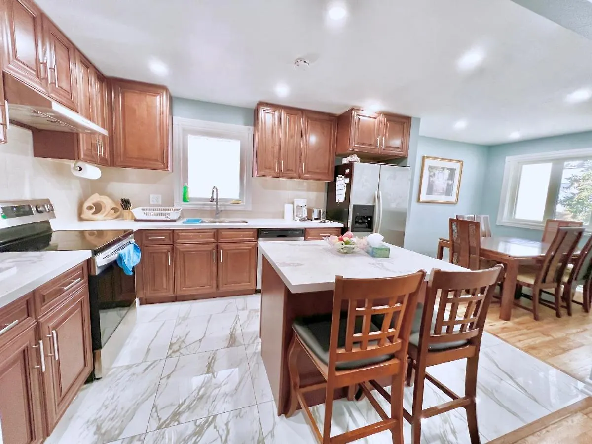 Newly Renovated Detached Home Near Finch Subway Station Toronto Séjour chez l'habitant