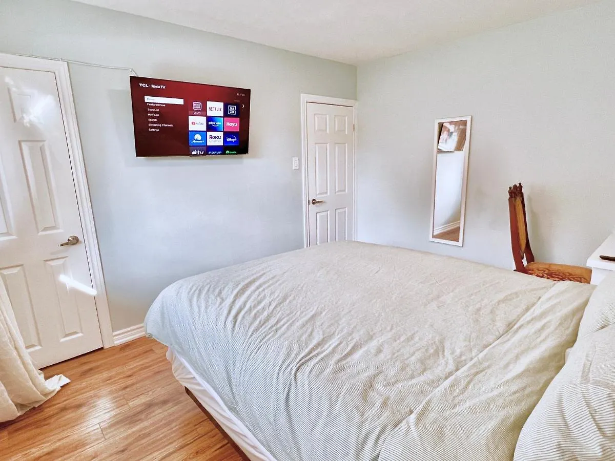 Séjour chez l'habitant Newly Renovated Detached Home Near Finch Subway Station Toronto